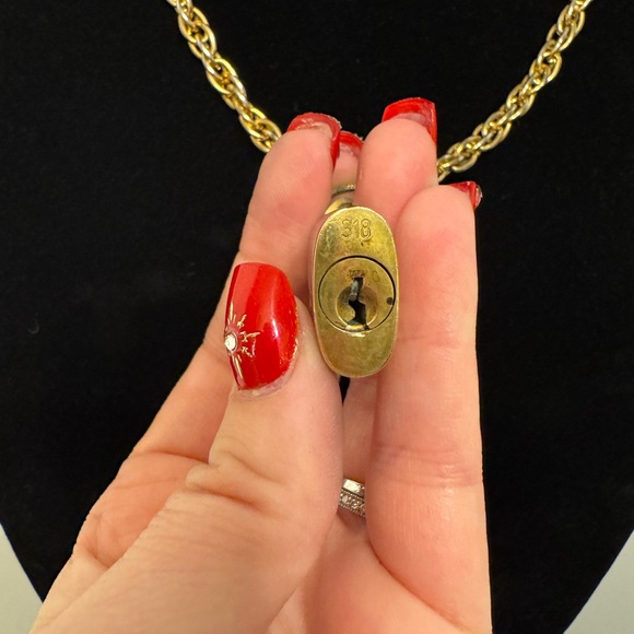 Authentic vintage Louis Vuitton lock & key on vintage chain approximately 20” - Picture 4 of 6